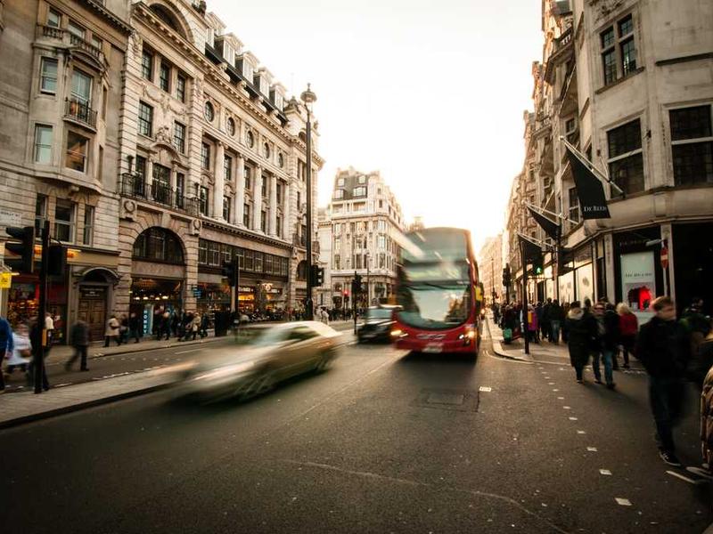 coniuratio tripudio carcer quaerat